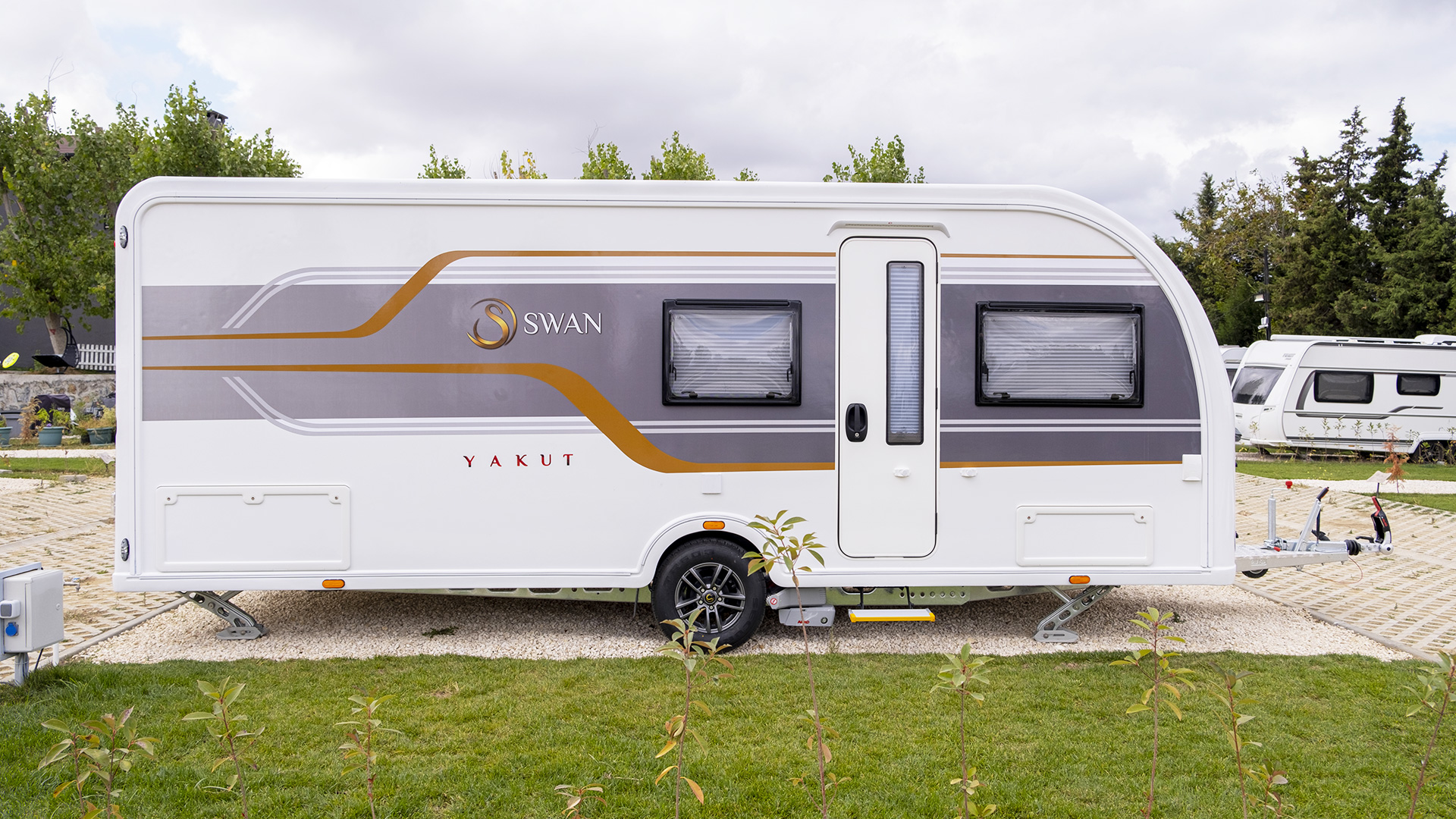 Swan Caravan Yakut Model Exterior Design