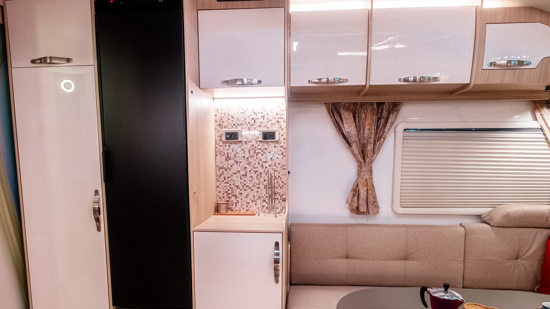 Swan Caravan Yakut Model Interior Design