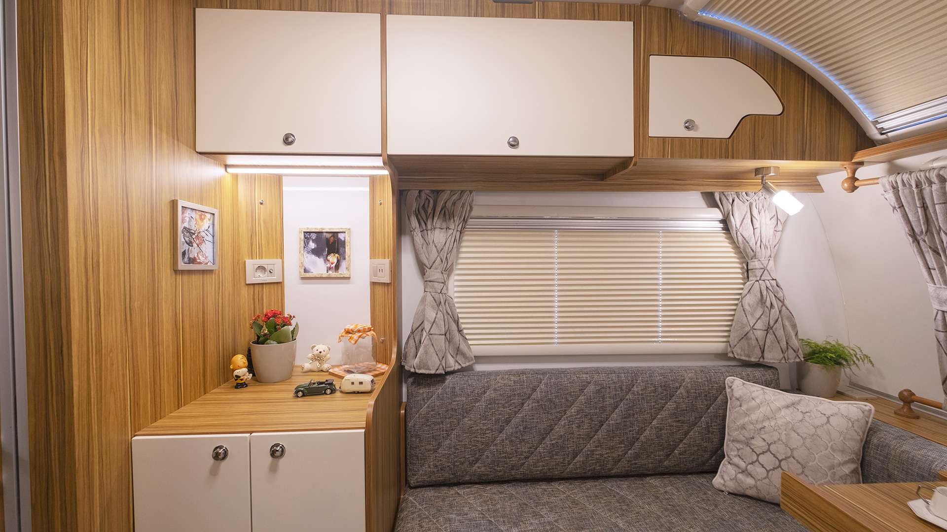 Swan Caravan Safir Model Interior Design